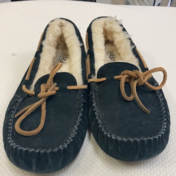 UGG Australia sheepskin black shoes . 6/7 ? - Picture 8 of 11